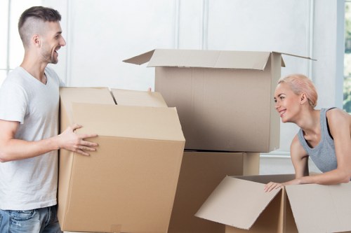 Safe loading and packing of a moving truck in Belgium
